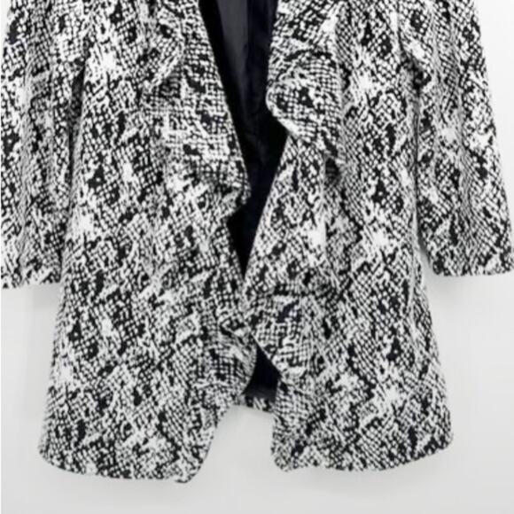 Calvin Klein Black & White Print Ruffle Front Open Jacket Blazer - Picture 3 of 6